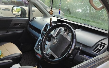 Toyota Noah III, 2011 год, 1 250 000 рублей, 5 фотография