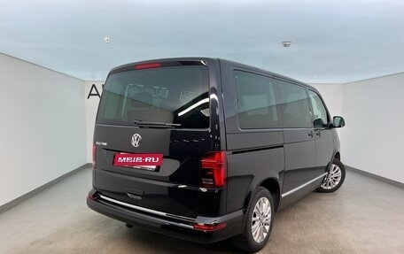 Volkswagen Multivan T6 рестайлинг, 2021 год, 6 950 000 рублей, 2 фотография