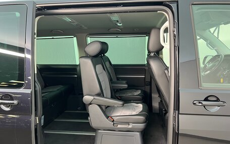 Volkswagen Multivan T6 рестайлинг, 2021 год, 6 950 000 рублей, 12 фотография