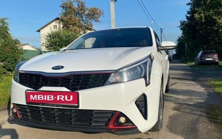 KIA Rio IV, 2021 год, 1 800 000 рублей, 1 фотография