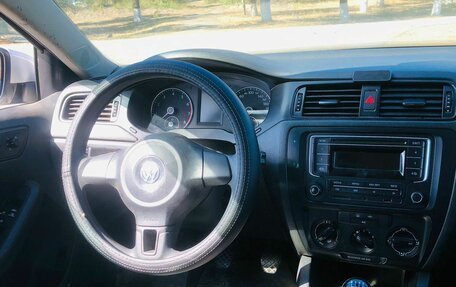 Volkswagen Jetta VI, 2013 год, 1 100 000 рублей, 3 фотография