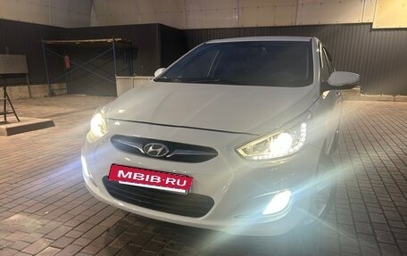 Hyundai Solaris II рестайлинг, 2013 год, 800 000 рублей, 3 фотография