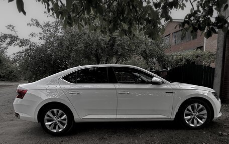 Skoda Superb III рестайлинг, 2020 год, 2 500 000 рублей, 2 фотография