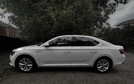 Skoda Superb III рестайлинг, 2020 год, 2 500 000 рублей, 3 фотография