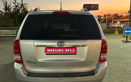 KIA Carnival III, 2011 год, 1 100 000 рублей, 2 фотография