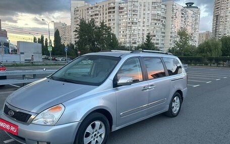KIA Carnival III, 2011 год, 1 100 000 рублей, 3 фотография