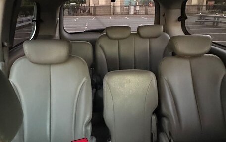 KIA Carnival III, 2011 год, 1 100 000 рублей, 20 фотография