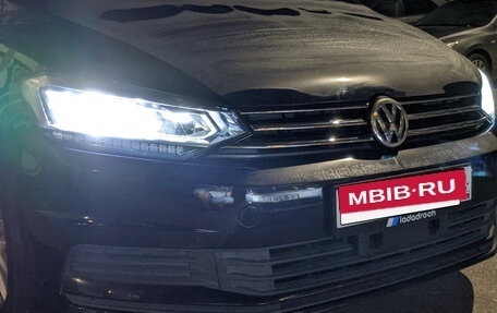 Volkswagen Touran III, 2016 год, 1 550 000 рублей, 2 фотография