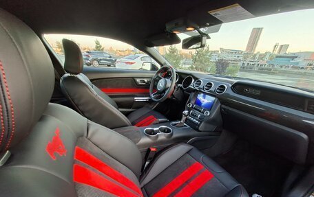 Ford Mustang VI рестайлинг, 2020 год, 3 500 000 рублей, 29 фотография