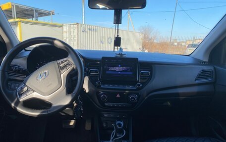 Hyundai Solaris II рестайлинг, 2021 год, 1 690 000 рублей, 5 фотография