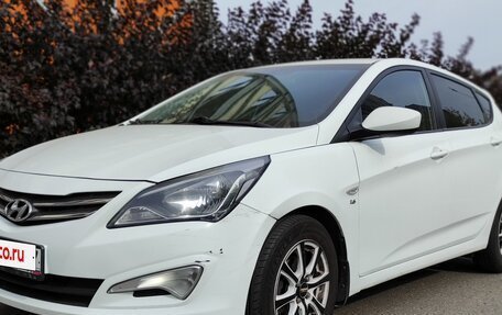 Hyundai Solaris II рестайлинг, 2015 год, 920 000 рублей, 2 фотография
