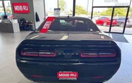 Dodge Challenger III рестайлинг 2, 2022 год, 8 950 000 рублей, 3 фотография
