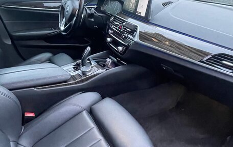BMW 5 серия, 2018 год, 2 500 000 рублей, 16 фотография