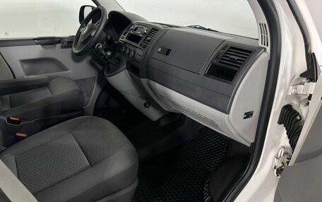 Volkswagen Caravelle T5, 2012 год, 2 250 000 рублей, 14 фотография