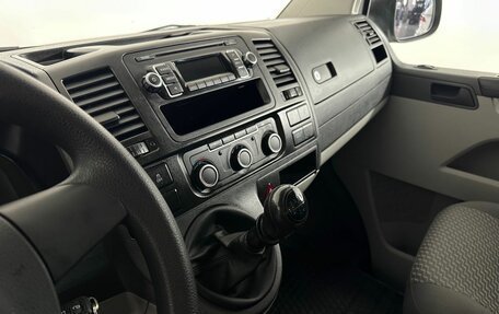 Volkswagen Caravelle T5, 2012 год, 2 250 000 рублей, 13 фотография