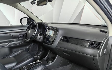 Mitsubishi Outlander III рестайлинг 3, 2016 год, 1 595 000 рублей, 9 фотография