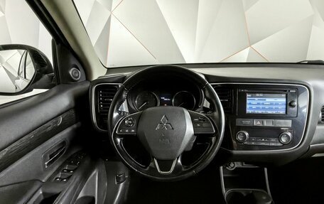 Mitsubishi Outlander III рестайлинг 3, 2016 год, 1 595 000 рублей, 15 фотография