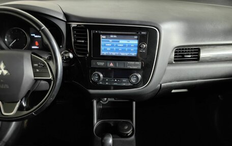 Mitsubishi Outlander III рестайлинг 3, 2016 год, 1 595 000 рублей, 11 фотография