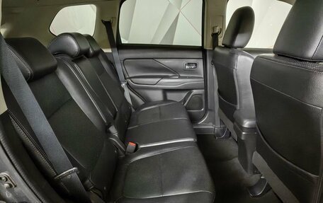 Mitsubishi Outlander III рестайлинг 3, 2016 год, 1 595 000 рублей, 12 фотография