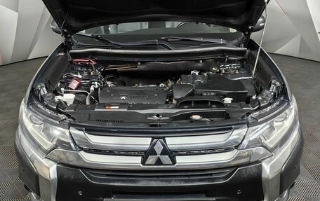 Mitsubishi Outlander III рестайлинг 3, 2016 год, 1 595 000 рублей, 19 фотография