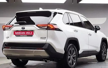 Toyota RAV4, 2021 год, 2 300 000 рублей, 4 фотография