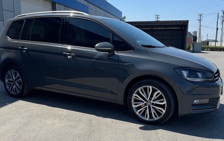 Volkswagen Touran III, 2021 год, 2 850 000 рублей, 4 фотография