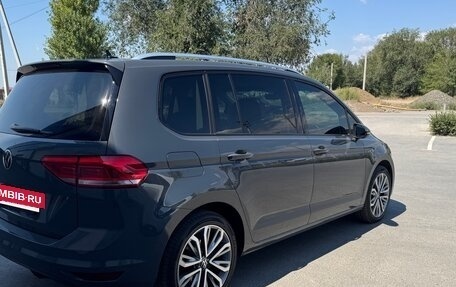 Volkswagen Touran III, 2021 год, 2 850 000 рублей, 3 фотография