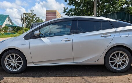 Toyota Prius IV XW50, 2017 год, 1 750 000 рублей, 4 фотография