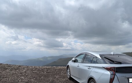 Toyota Prius IV XW50, 2017 год, 1 750 000 рублей, 3 фотография