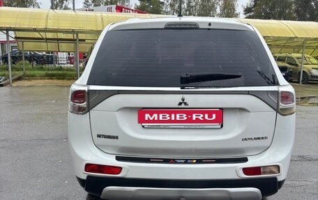 Mitsubishi Outlander III рестайлинг 3, 2014 год, 1 430 000 рублей, 4 фотография