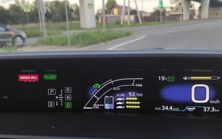 Toyota Prius IV XW50, 2017 год, 1 750 000 рублей, 8 фотография