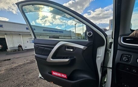 Mitsubishi Pajero Sport III рестайлинг, 2017 год, 2 800 000 рублей, 6 фотография