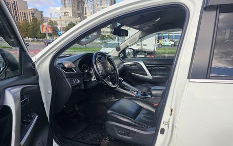 Mitsubishi Pajero Sport III рестайлинг, 2017 год, 2 800 000 рублей, 9 фотография