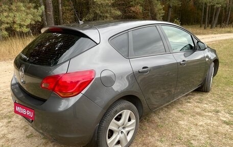 Opel Astra J, 2010 год, 700 000 рублей, 3 фотография
