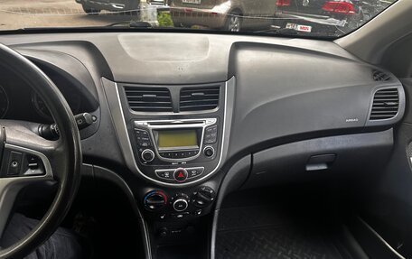 Hyundai Solaris II рестайлинг, 2011 год, 780 000 рублей, 9 фотография