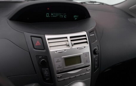 Toyota Yaris III рестайлинг, 2008 год, 680 000 рублей, 8 фотография