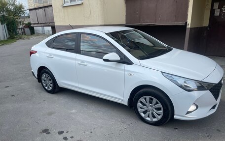 Hyundai Solaris II рестайлинг, 2021 год, 1 530 000 рублей, 1 фотография