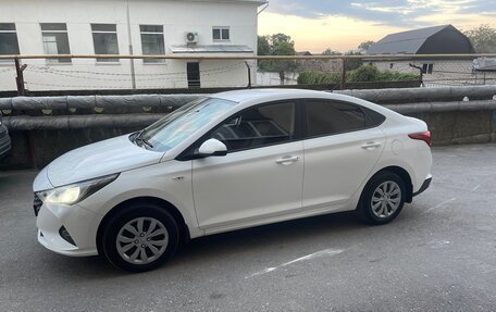 Hyundai Solaris II рестайлинг, 2021 год, 1 530 000 рублей, 2 фотография
