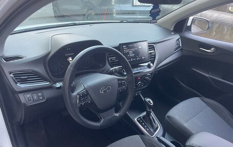 Hyundai Solaris II рестайлинг, 2021 год, 1 530 000 рублей, 8 фотография