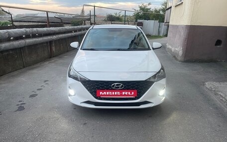 Hyundai Solaris II рестайлинг, 2021 год, 1 530 000 рублей, 4 фотография