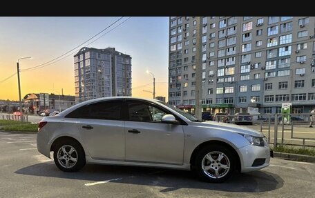 Chevrolet Cruze II, 2010 год, 600 000 рублей, 7 фотография
