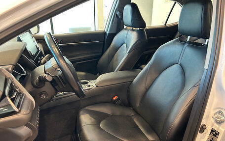 Toyota Camry, 2022 год, 3 900 000 рублей, 15 фотография
