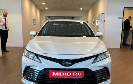 Toyota Camry, 2022 год, 3 900 000 рублей, 6 фотография