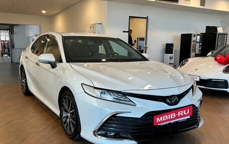 Toyota Camry, 2022 год, 3 900 000 рублей, 5 фотография