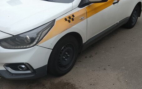 Hyundai Solaris II рестайлинг, 2019 год, 800 000 рублей, 2 фотография