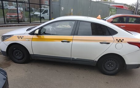 Hyundai Solaris II рестайлинг, 2019 год, 800 000 рублей, 3 фотография