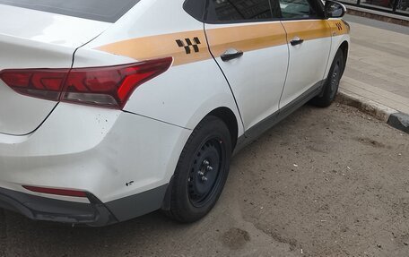 Hyundai Solaris II рестайлинг, 2019 год, 800 000 рублей, 5 фотография