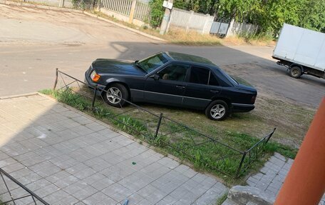 Mercedes-Benz E-Класс, 1993 год, 550 000 рублей, 4 фотография