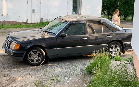 Mercedes-Benz E-Класс, 1993 год, 550 000 рублей, 6 фотография