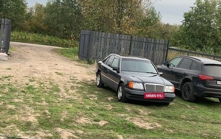 Mercedes-Benz E-Класс, 1993 год, 550 000 рублей, 2 фотография